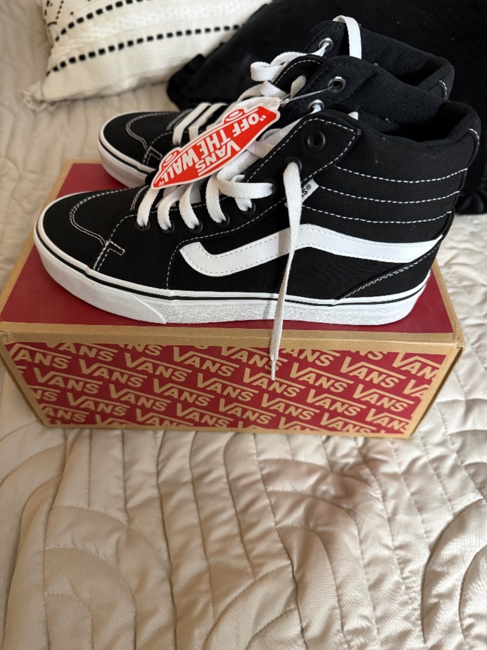Nwt high top vans